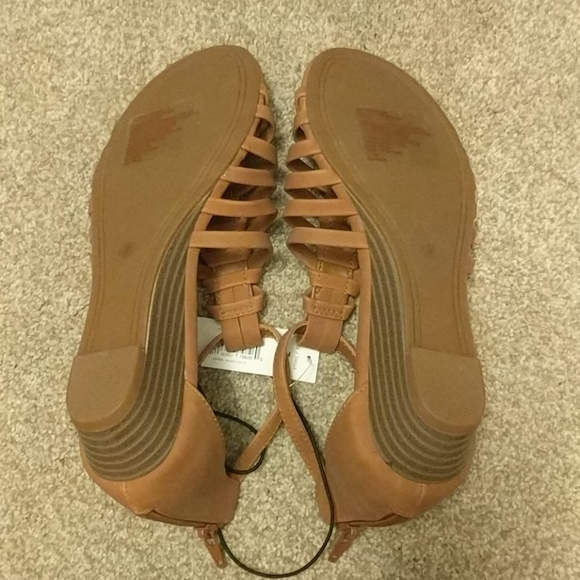 Joe Fresh Gladiator Strappy Sandals NWT - Picture 3 of 6